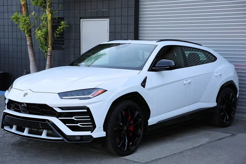 2022 Lamborghini Urus 1