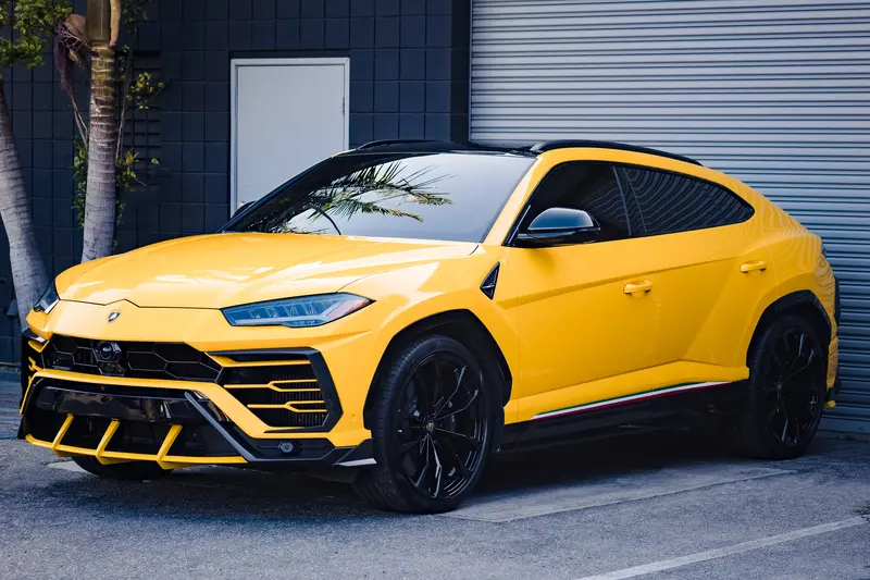 2022 Lamborghini Urus 1