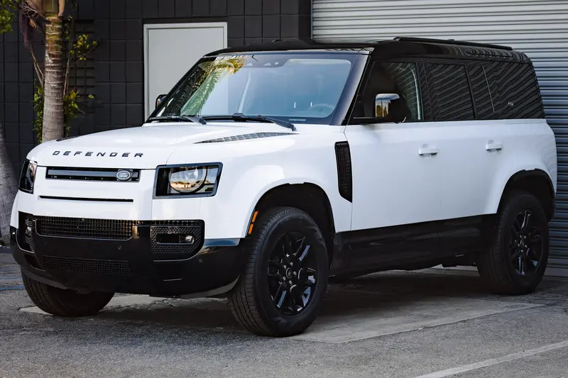 2025 Land Rover Defender 1