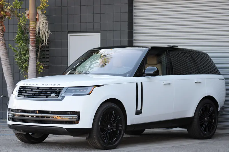 2026 Range Rover Vogue P530 1