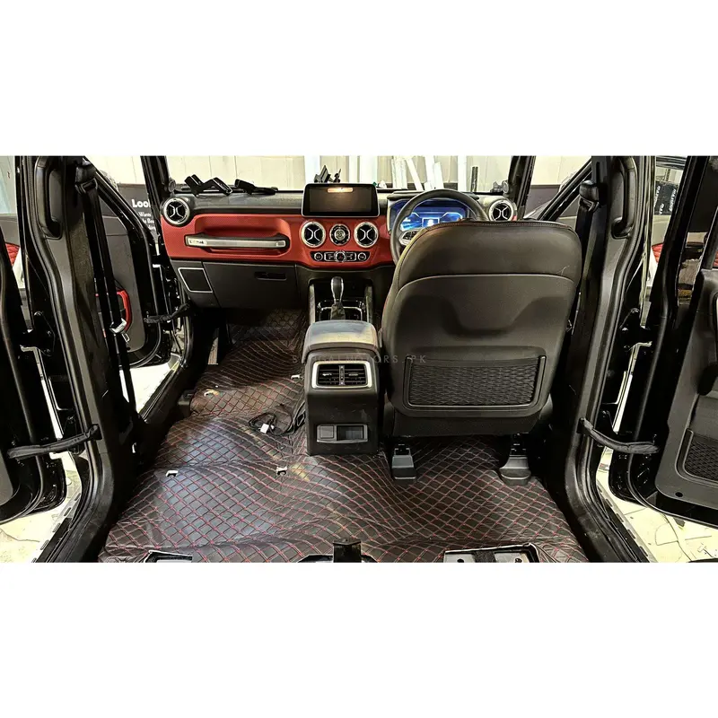 7D Black Red Floor Matting For Crossover Cars 10Ft 2