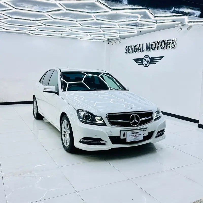 Mercedes Benz C Class Avant-Garde C 180 2013 1
