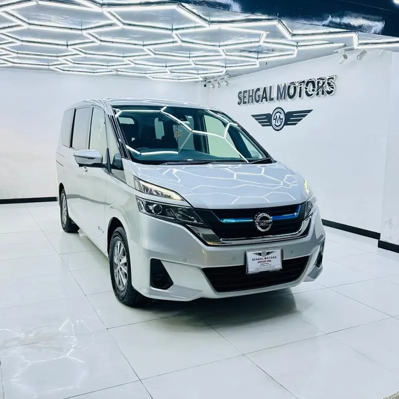 Nissan Serena E-Power 2018 1