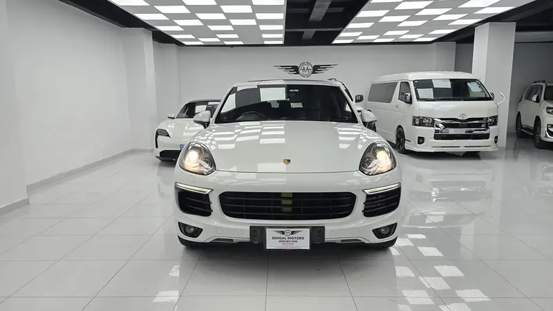 Porsche Cayenne Hybrid Platinum Edition  2017 1