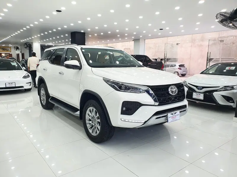 Toyota Fortuner V 2.7 2026 1