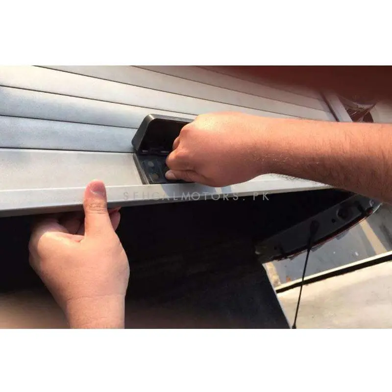 Toyota Hilux Revo/ Rocco Oem Trunk Manual Shutter Lid - Truck Tonneau Cover 2