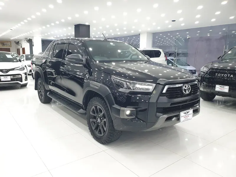 Toyota Hilux Revo Roco 1