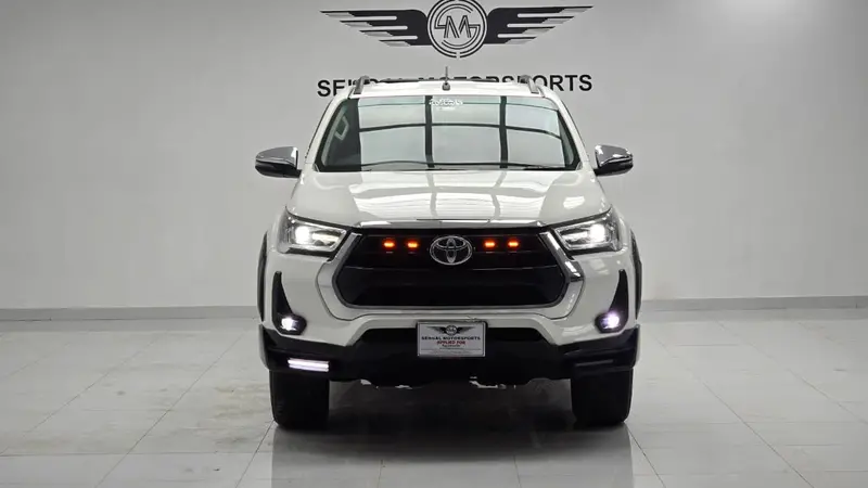 Toyota Hilux Revo V 2020 1