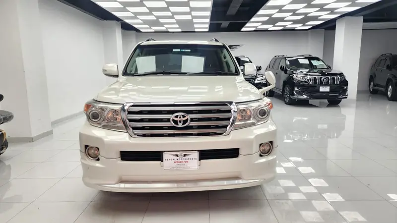Toyota Land Cruiser Ax 2013 1