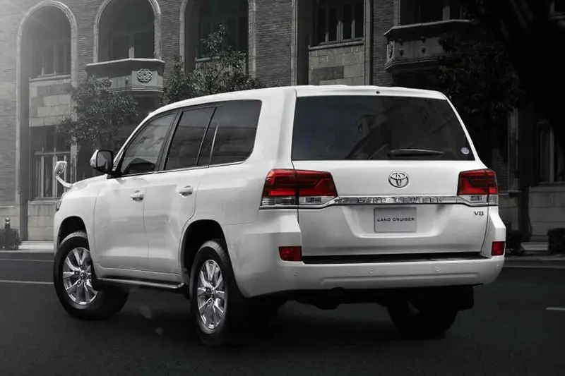 Toyota Land Cruiser Fj200 Back Bumper Model 2015-2022 (Unpainted) 1