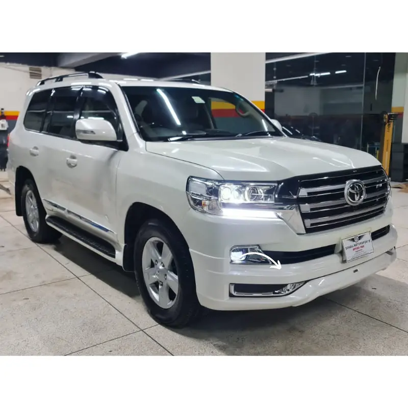 Toyota Land Cruiser Fj200 Front Body Kit / Lip Modellista Style (White) 2015-2022 1