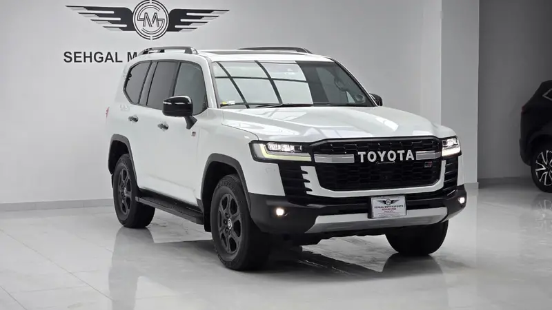 Toyota Land Cruiser Gr-Sports 2022 1