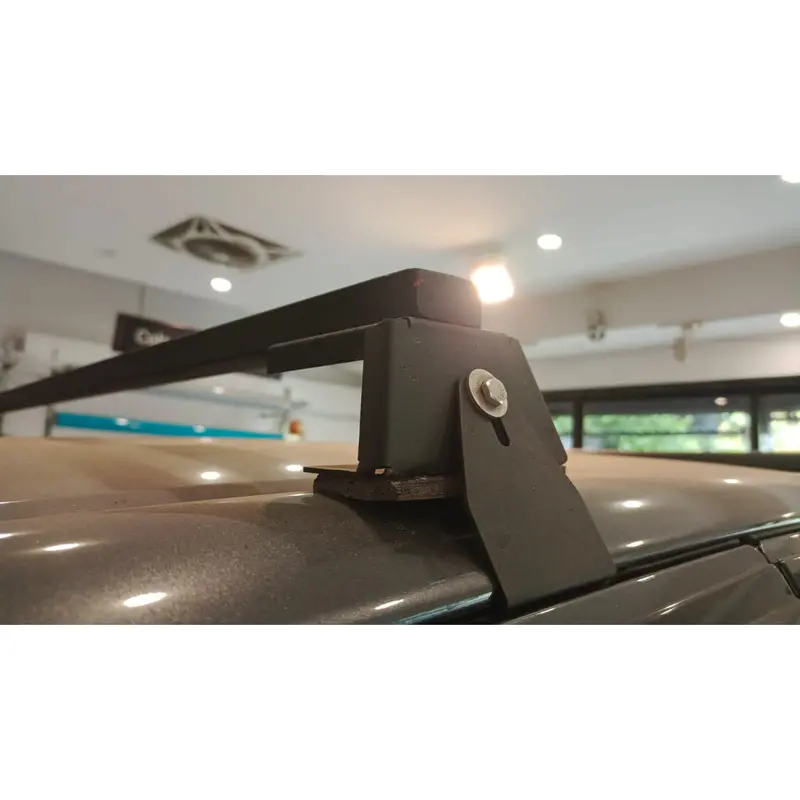 Universal Minimum Gap Roof Rail With Fitting Bracket 1